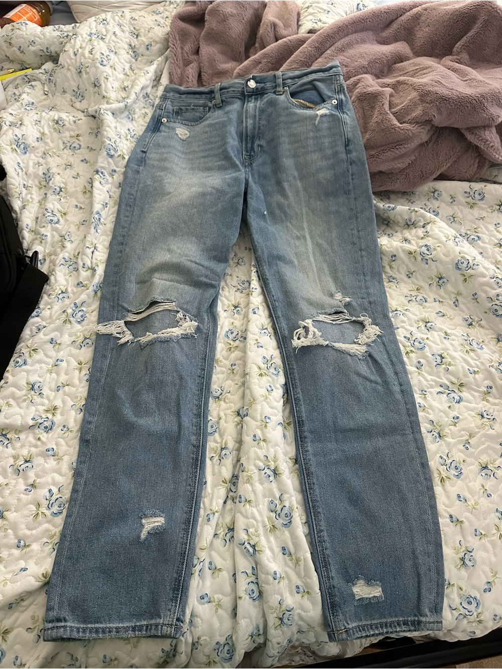 American Eagle Outfitters Light Blue Ripped Mom Jeans